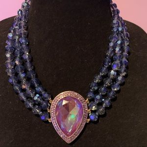 Glimmering and shiny necklace with extender
